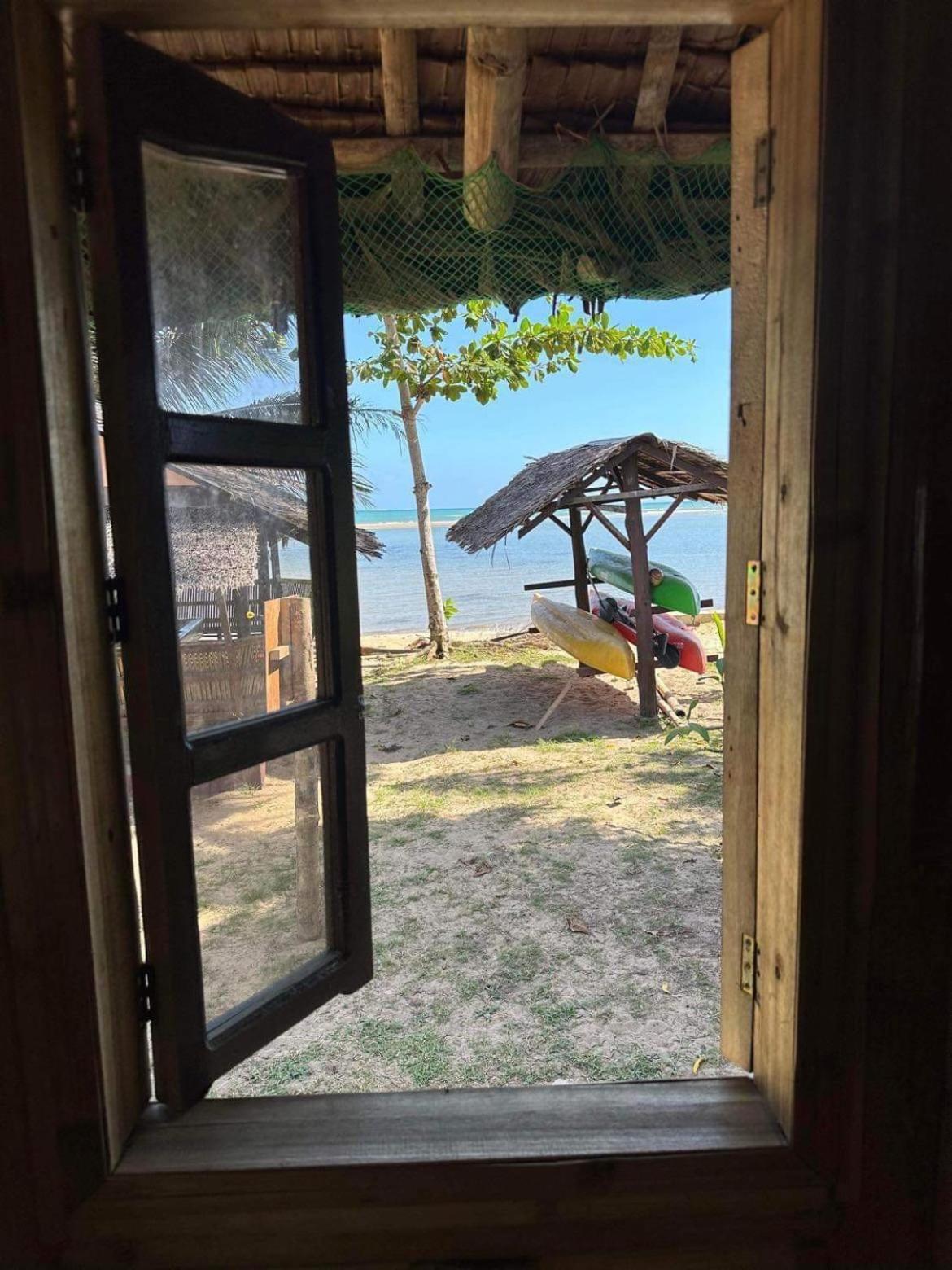 Mecaja Beach House Roxas  Экстерьер фото